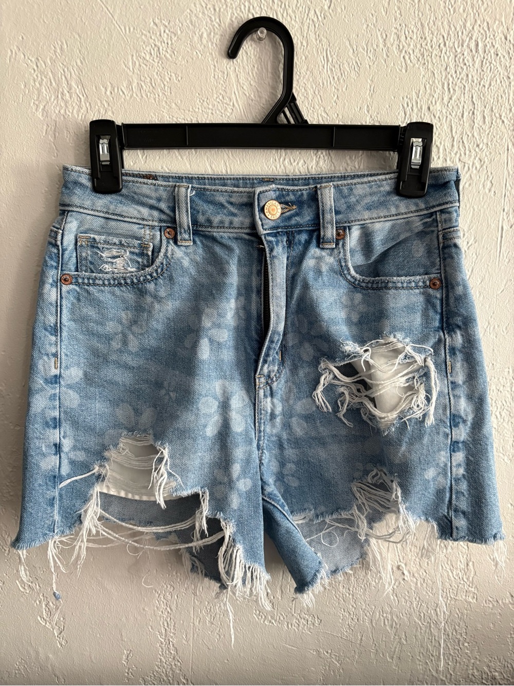 American Eagle - Size 0 - Distressed Light Blue Floral Denim Shorts